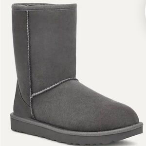 Ugg Women’s Grey Classic Short ll Boot Suede Size 5 NWOT
